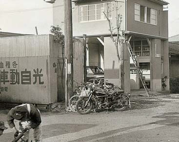 昭和26年頃の本社（御池通より撮影）